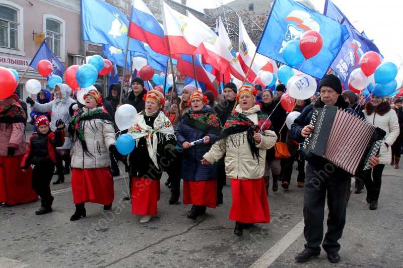 Праздничное шествие по Саратову