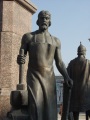 Бронзовая фигура рабочего у памятника Столыпину, ул.Радищева