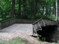 Деревянный мостик через речку.