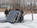 Подъем спасателями провалившегося под лед автомобиля "Шевроле-Нива". Река Каюковка, село Генеральское.