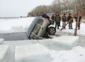 Подъем  провалившегося под лед автомобиля "Шевроле-Нива". Река Каюковка, село Генеральское.