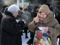 Митинг сторонников "Народного фронта" против монетизации льгот. Угощение бесплатной кашей и чаем.