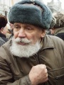 Пенсионеры, протестующие против замены льгот денежными выплатами, после несанкционированного митинга перекрыли движение на улице Московской.