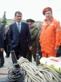 Сергей Шойгу министр МЧС России (слева).
