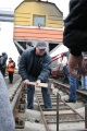 Подготовка сцепки из железнодорожных вагонов весом  190 тонн, которую сдвинул Президент Союза саратовских силачей Вячеслав Максюта. 