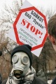 Участник шествия, организованного экологическим движеним "Будущее", против производства цианида натрия на "Саратоворгсинтезе". 