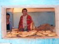 В рамках операции "Нелегальный мигрант" сотрудники ФМС проверили хлебопекарни на рынках Кировского и Октябрьского районов.  Выявлены многочисленные нарушения. 