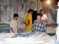 В рамках операции "Нелегальный мигрант" сотрудники ФМС проверили хлебопекарни на рынках Кировского и Октябрьского районов.  Выявлены многочисленные нарушения. 