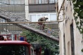 Тушение пожара в двухэтажном деревянном доме на пересечении Горького и Мичурина. 