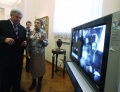 На церемонии передачи Радищевскому музею картины "Женский портрет" (1917) художника Федора Корнеева.
