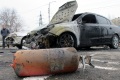 Последствия пожара на автостоянке, который произошел после столкновения бензовоза "Скания" с осветительной опорой.Саратов.