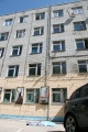 В Саратове на Советской 61 с 5-этажного офисного здания сбросился сотрудник одной из фирм. На месте происшествия.