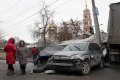 Массовое ДТП. При спуске с горы МАЗ столкнулся с десятком автомобилей, затем врезался в дом. Улица Симбирская, Саратов.