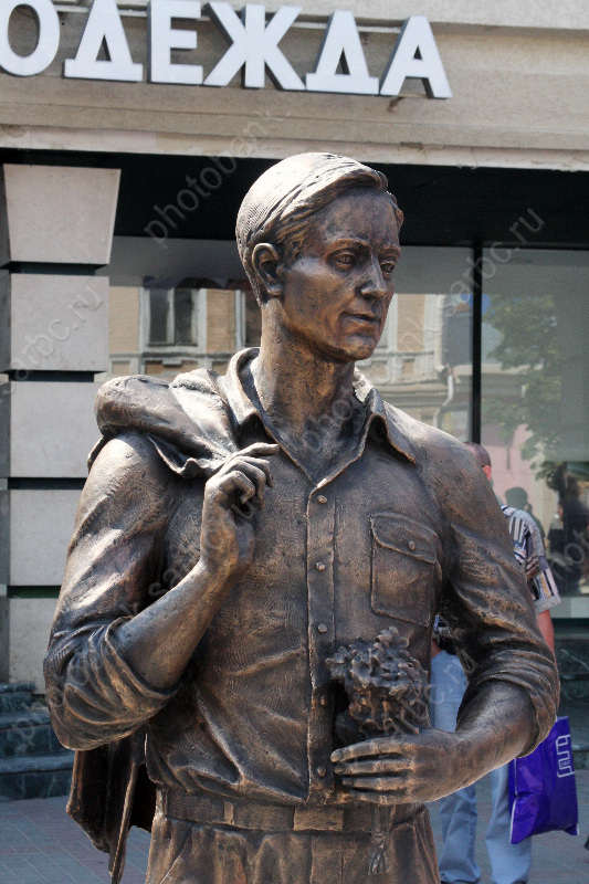 Памятник "песенному персонажу"