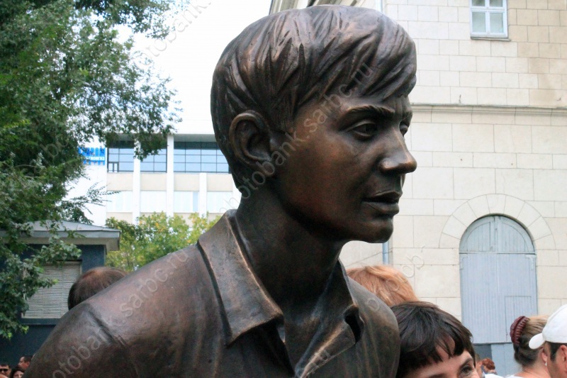 В Саратове открыта скульптура в честь Олега Табакова