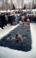 Крещение Господне. Купание в проруби (правительство Саратовской области), набережная Космонавтов.