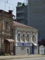 Отремонтированный дом. Магазин "Отделочные материалы", улица Кутякова.