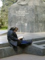 Памятник Борцам революции, читатель.
