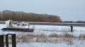 Спасательный катер на месте провалившегося под лед автомобиля "Шевроле-Нива". Река Каюковка, село Генеральское.