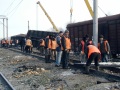 На перегоне Трофимовский-2 - Зоринский Приволжской железной дороги с рельсов сошли 17 вагонов грузового поезда со строительными материалами.