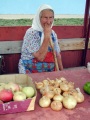 Село Чардым, торговля овощами.