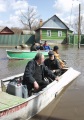 Весенний паводок, река Медведица, город Аткарск. Несколько улиц отрезаны от города водой. Добраться до центра можно только на лодке.