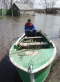 Весенний паводок, река Медведица, город Аткарск. Несколько улиц отрезаны от города водой. Добраться до центра можно только на лодке.