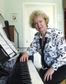 Преподаватель класса фортепьяно Юлия Яковлевна Муллер.
