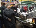 Пенсионеры, протестующие против замены льгот денежными выплатами, после несанкционированного митинга перекрыли движение на улице Московской.