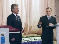Сергей Кириенко (справа) на торжественной церемонии вступления в должность губернатора Саратовской области Павла Ипатова. 
