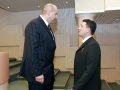 Первое заседание Гордумы, которое не состоялось из-за отсутствия кворума. Депутаты Гордумы Олег Комаров (слева) и Александр Янклович.