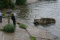 Затонувший автомобиль, находящся в угоне, обнаруженный водолазами областной службы спасения. Район Улешей.