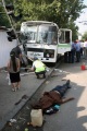 Крупное ДТП - автобус ПАЗ сбил торговый ларек. Один из торговцев погиб на месте (пр. Строителей , остановка Техучилище). 