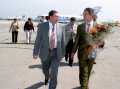 Народный художник СССР Александр Шилов и вице-губернатор Владимир Марон(слева) в Саратовском аэропорту.