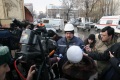 Репортеры на месте взрыва  здания бывшего маслозавода, пересечение улиц Зарубина и Астраханской. 