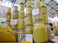 Торговля медом. Крытый рынок, Саратов.