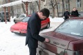 Судебные приставы изымают  у заемщика автомобиль "ВАЗ-2110" за неисполнение кредитных обязательств перед банком.