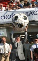 Губернатор Саратовской области Павел Ипатов на 6-м областном турнире по футболу среди дворовых команд.