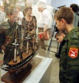 На выставке картин "Рисуя море, славлю я Россию ...". Музей Радищева.