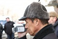 Журналист Салимжан Гайсин около окружной избирательной комиссии. Заводской район.