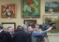 На выставке саратовских художников. Часть картин будет предоставлена в качестве дара народу Южной Осетии. Парламентский центр облдумы.