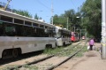 Борьба с незаконной торговлей в сквере на Большой Горной, Саратов. Торговцы перекрыли трамвайные пути в знак протеста.
