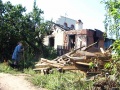 В поселке Новый Волжского района Саратова сгорел дом престарелой семьи Думкиных. Сейчас они живут в бане.