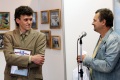 Главный редактор "СарБК" Андрей Башкайкин (слева) на выставке фотографий агентства.