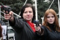 Перфоманс с предложением "ужесточить ответственность за нападение на журналистов". Театральная площадь, Саратов.