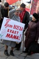 Шествие против очередей в детсады и за увеличение льгот матерям, организованное саратовским отделением КПРФ.   