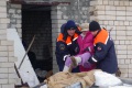 Спасатели облспаса  эвакуируют  пострадавшую в больницу. Клещевка, Саратовский район.