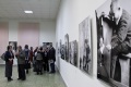 На выставке фотожурналиста Юрия Набатова "Годы и мгновения", приуроченной к его 70-летнему юбилею. Саратов.