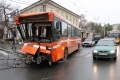 ДТП - автобус "Мерседес" 11-го маршрута, двигаясь по Московской, врезался в светофор. Саратов.