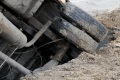 Маршрутка N73 провалилась в яму. 1-й проезд Танкистов, Саратов.